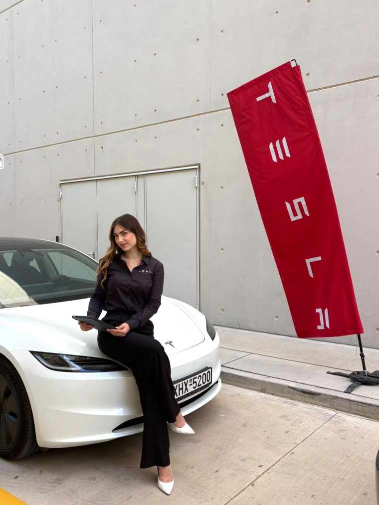 Υπαίθρια ενέργεια Tesla με promoters.