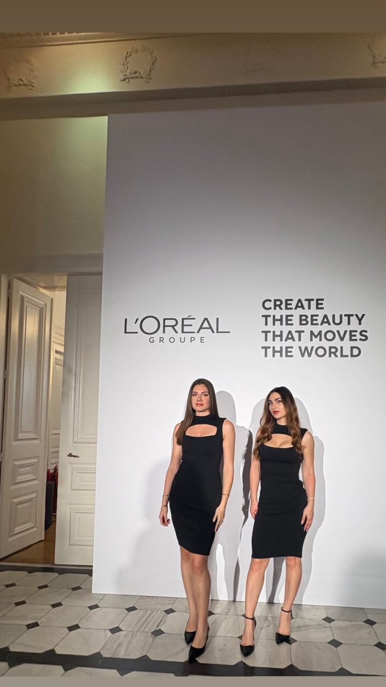 Hostesses σε εκδήλωση της L'Oréal.